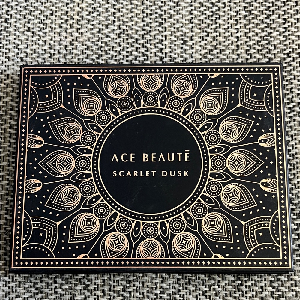 Ace Beaute Scarlet Dusk Eyeshadow Palette